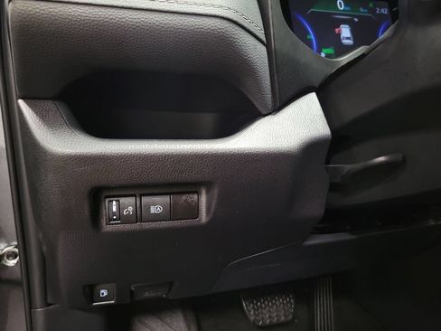 Used 2025 Toyota RAV4 XLE AWD/4WD image 28