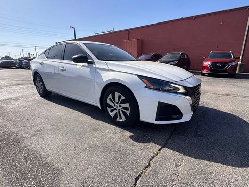 Used 2024 Nissan Altima 2.5 S FWD image 9