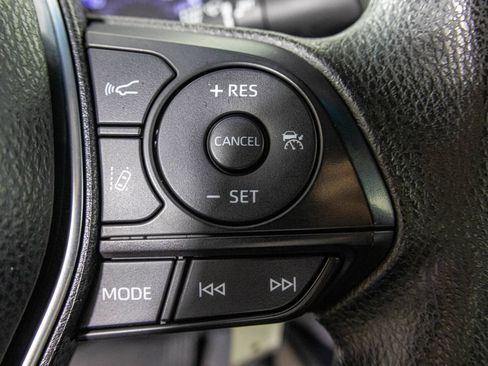 Used 2018 Toyota Camry LE FWD image 29