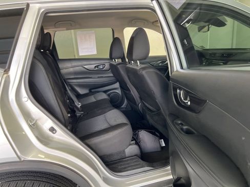 Used 2019 Nissan Rogue SV w/ Premium Package AWD/4WD image 6