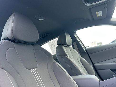 Used 2024 Hyundai Elantra SEL image 18