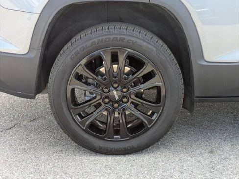 Used 2022 GMC Acadia SLE w/ Driver Convenience Package image 9