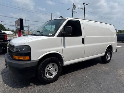 Used 2020 Chevrolet Express 2500 w/ Driver Convenience Package image 3