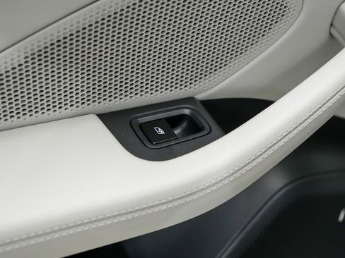 New 2026 Porsche Macan 4 Electric AWD/4WD image 17