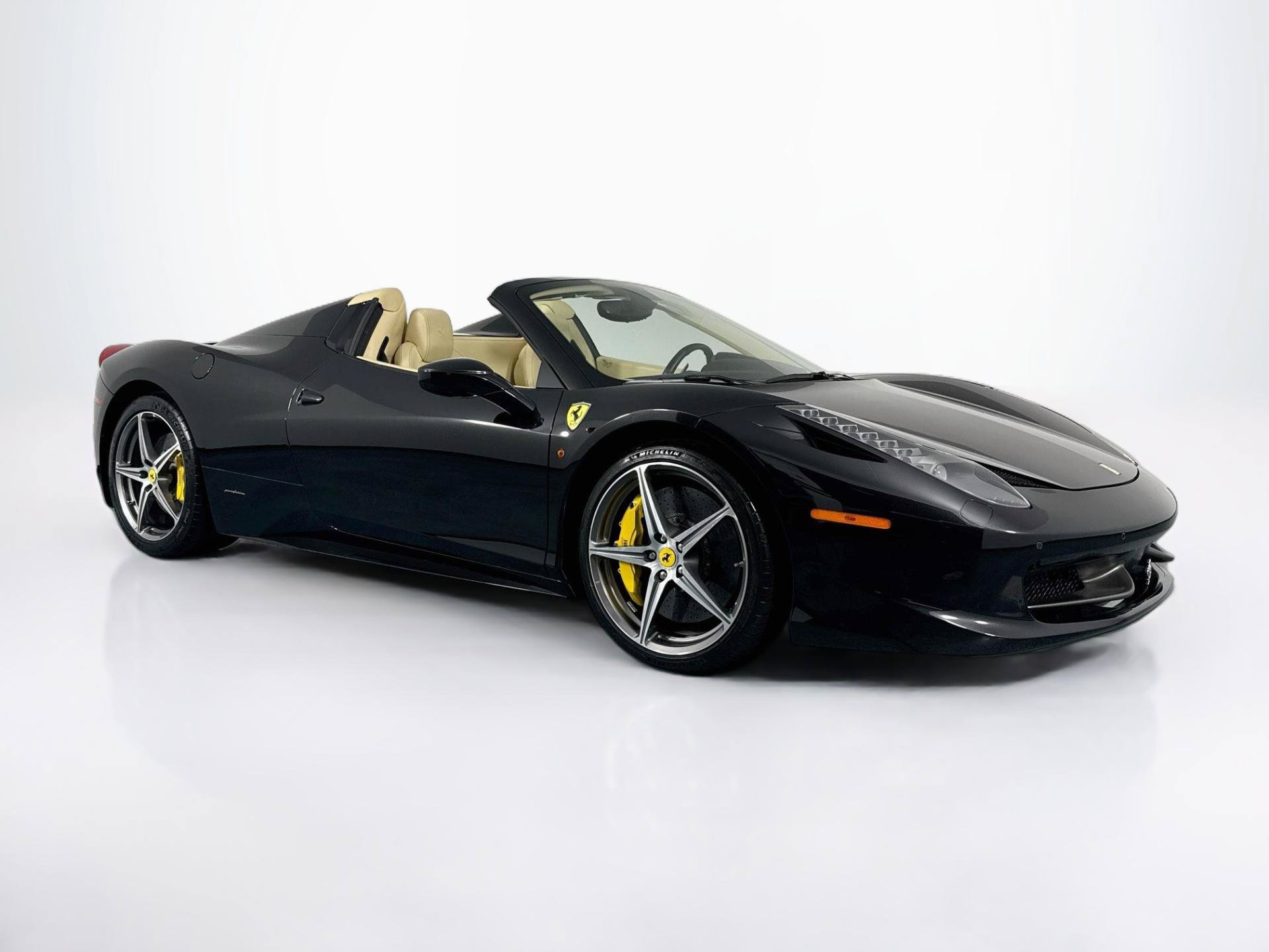 Used 2012 Ferrari 458 Spider RWD image 3