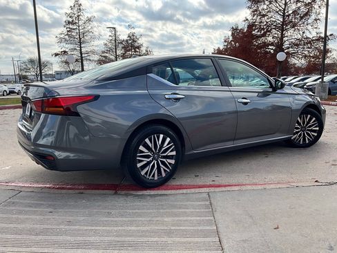 Used 2025 Nissan Altima 2.5 SV image 6