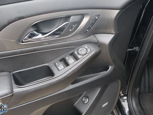 Used 2023 Chevrolet Traverse Premier FWD image 13