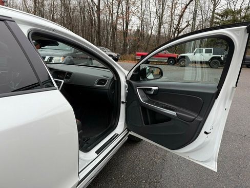 Used 2018 Volvo V60 T5 Cross Country w/ Convenience Package image 42