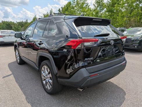 Used 2021 Toyota RAV4 XLE Premium image 7