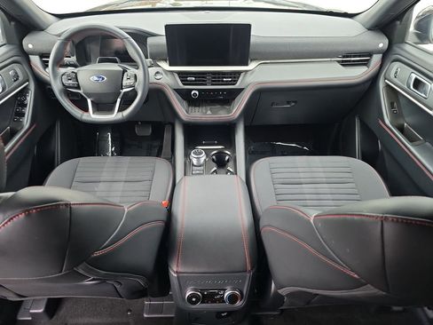 Used 2025 Ford Explorer ST-Line w/ Premium Package image 12