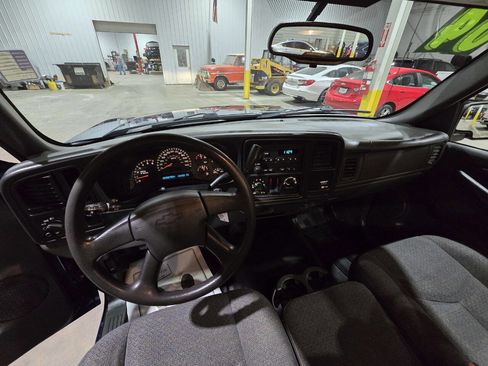 Used 2004 Chevrolet Silverado 1500 W/T image 34