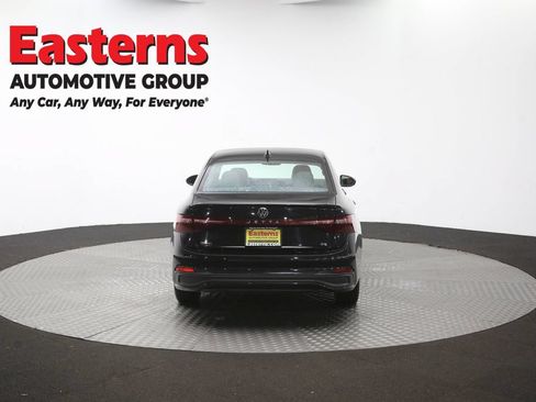 Used 2025 Volkswagen Jetta SE FWD image 37