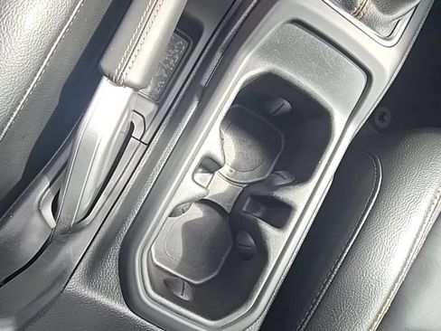 Used 2022 Jeep Wrangler Unlimited Sahara AWD/4WD image 24