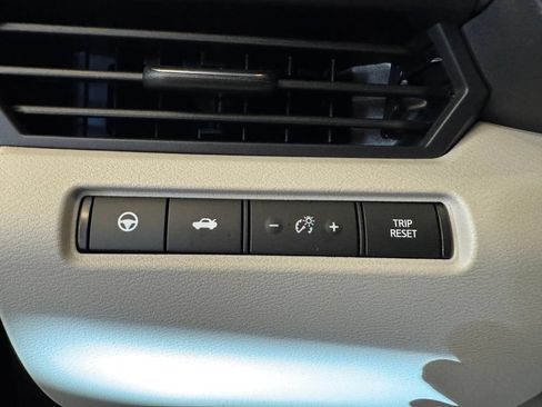 Used 2024 Nissan Altima 2.5 SV w/ SV Premium Package FWD image 5
