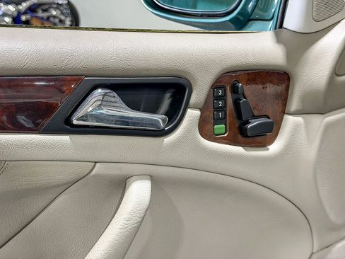 Used 1999 Mercedes-Benz CLK 320 Cabriolet image 7