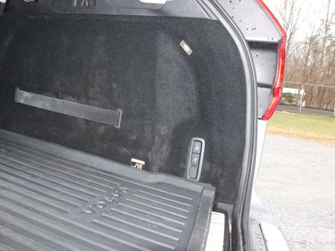 Used 2019 Volvo XC60 T6 Momentum w/ Premium Package image 7