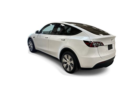 Certified 2023 Tesla Model Y AWD image 4