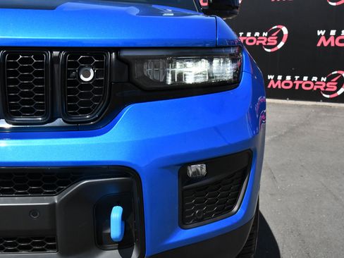 Used 2023 Jeep Grand Cherokee Trailhawk w/ Advanced Protech Group II AWD/4WD image 11