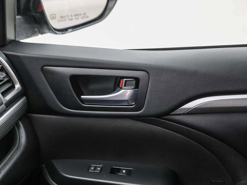 Certified 2018 Toyota Highlander SE image 21