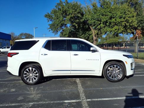 Used 2023 Chevrolet Traverse Premier image 4