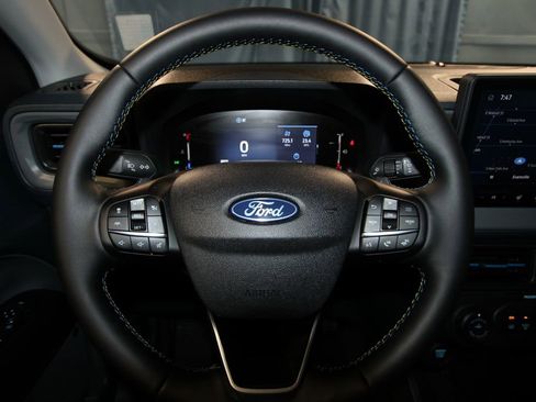 Used 2025 Ford Maverick Lobo image 10