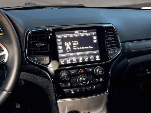 Used 2022 Jeep Grand Cherokee Laredo X image 9