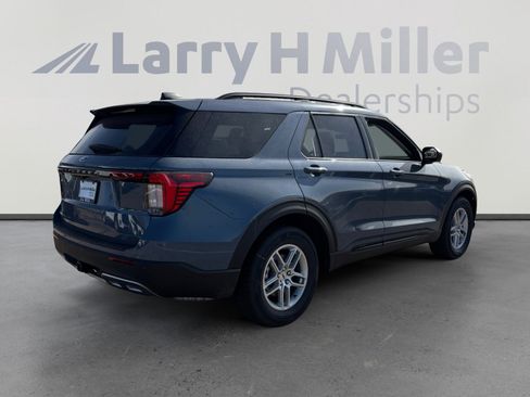New 2026 Ford Explorer Active w/ Active Comfort Package image 5