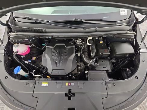 Used 2025 Kia Carnival FWD image 47