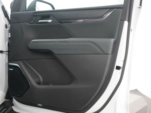 Used 2024 GMC Acadia AT4 w/ Super Cruise Package image 11