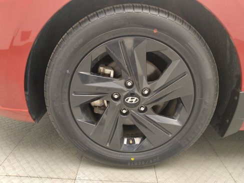 Used 2023 Hyundai Elantra SEL image 31