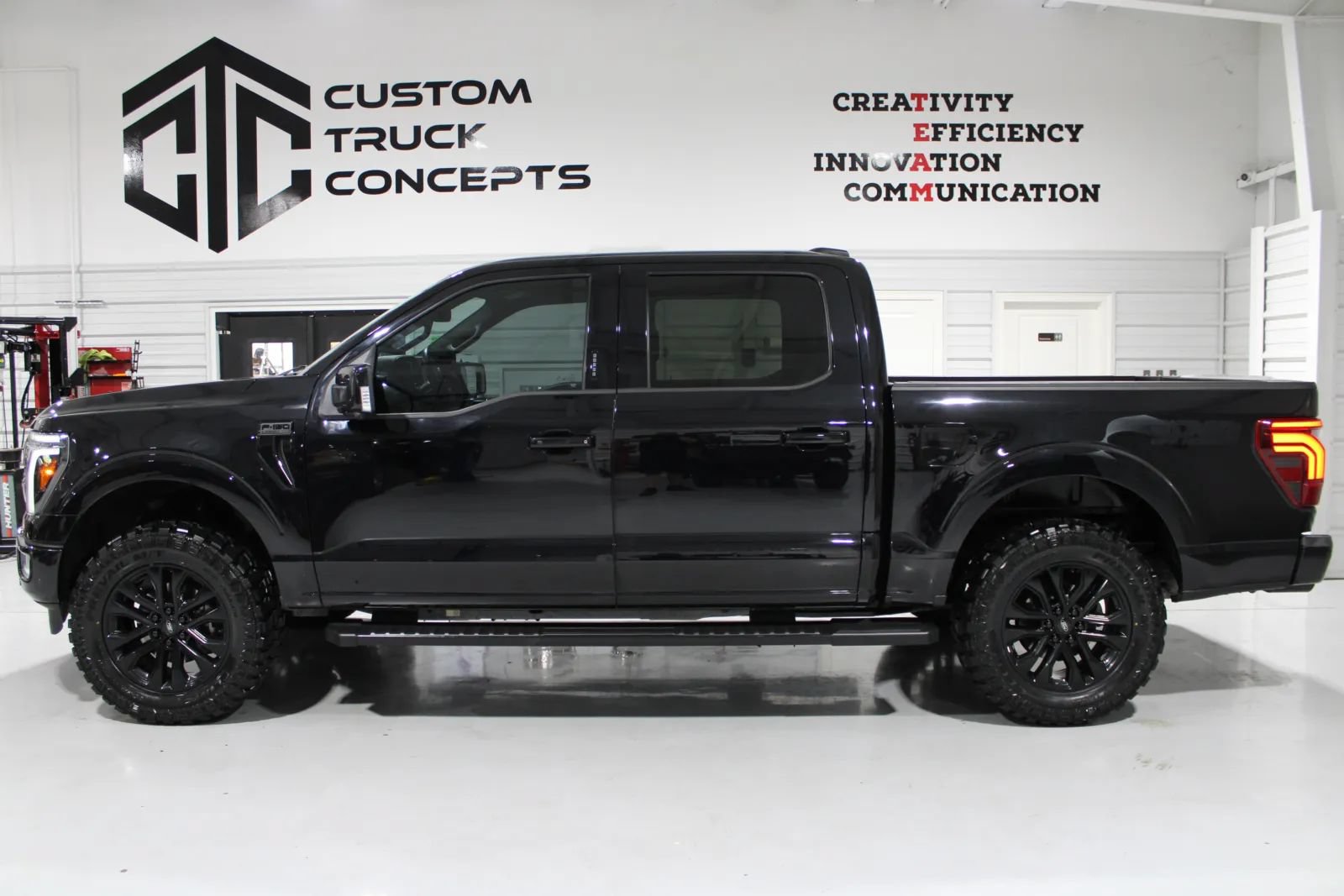 Used 2024 Ford F150 Lariat w/ Equipment Group 502A High AWD/4WD image 13