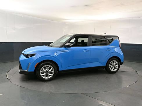 Certified 2024 Kia Soul S FWD image 2