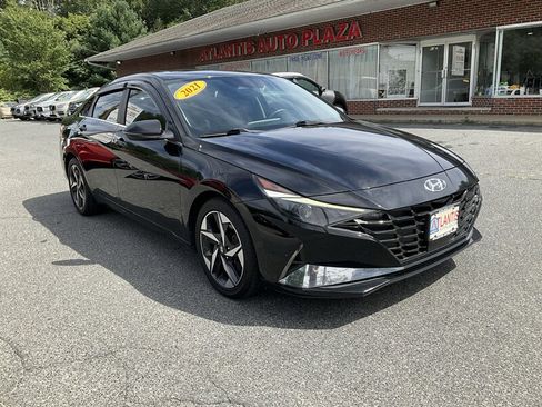 Used 2021 Hyundai Elantra SEL w/ Convenience + Premium Package FWD image 3