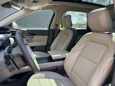 Certified 2025 Lincoln Nautilus Reserve AWD/4WD image 10