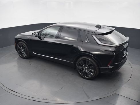 New 2026 Cadillac Lyriq Signature Sport w/ LPO, Floor Liner Package AWD/4WD image 41