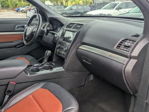 Used 2019 Ford Explorer XLT w/ Equipment Group 202A FWD image 30