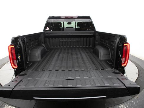 Used 2024 GMC Sierra 1500 Denali w/ Technology Package AWD/4WD image 17