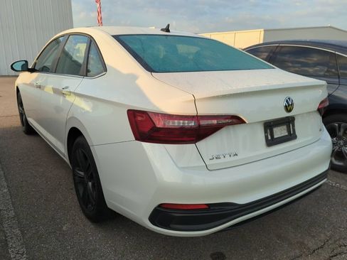 Used 2024 Volkswagen Jetta SE FWD image 4