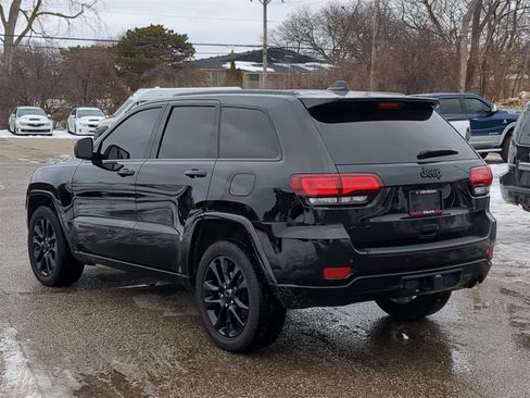 Certified 2022 Jeep Grand Cherokee Laredo X image 12