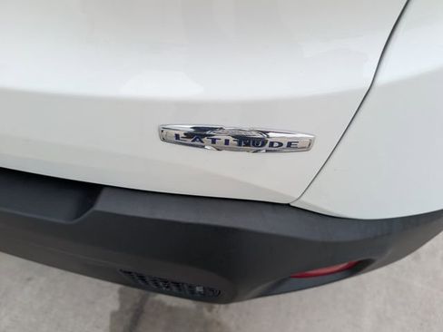 Used 2022 Jeep Renegade Latitude w/ Convenience Group image 28
