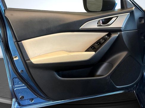 Used 2017 MAZDA MAZDA3 Sport image 23