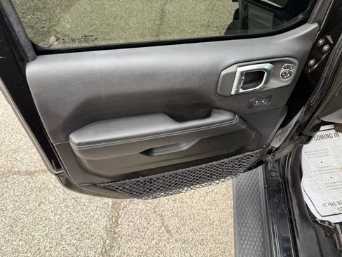 Used 2023 Jeep Wrangler Unlimited Sahara w/ Cold Weather Group image 21