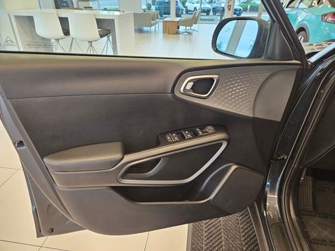 Used 2025 Kia Soul LX w/ LX Technology Package image 13
