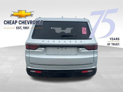 Used 2022 Jeep Wagoneer Series III AWD/4WD image 4