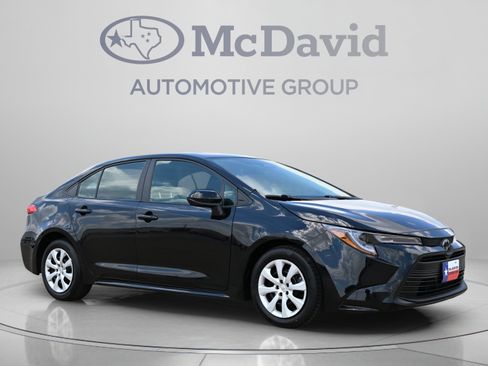 Used 2025 Toyota Corolla LE FWD image 8