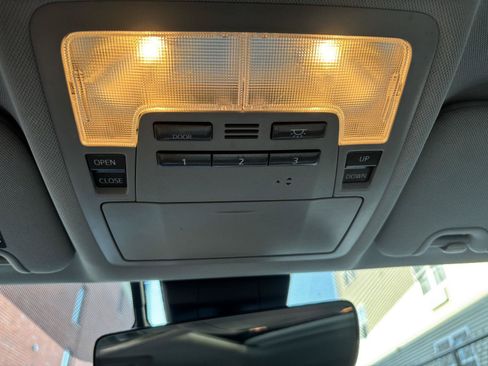 Used 2019 Toyota Highlander XLE AWD/4WD image 21