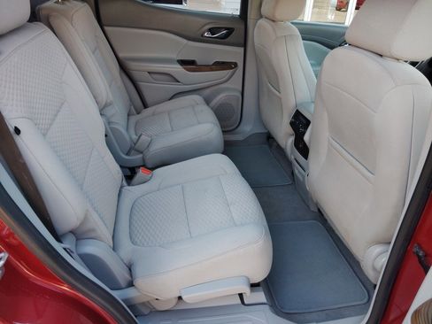 Used 2019 GMC Acadia SLE image 32