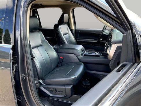 Certified 2022 Ford Expedition Max XLT RWD image 9