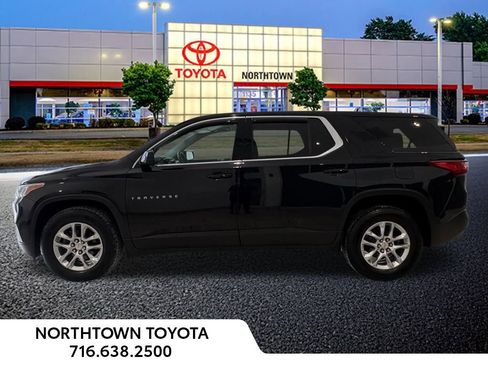 Used 2020 Chevrolet Traverse LS image 2