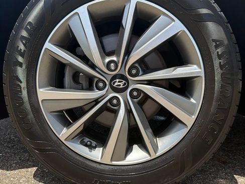 Used 2019 Hyundai Santa Fe Limited AWD/4WD image 9